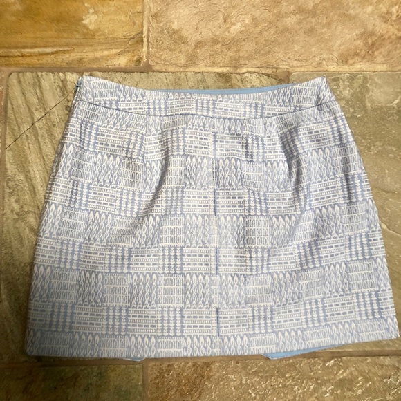 😊3 for $30😊Blue and White Printed Skirt - Picture 3 of 6